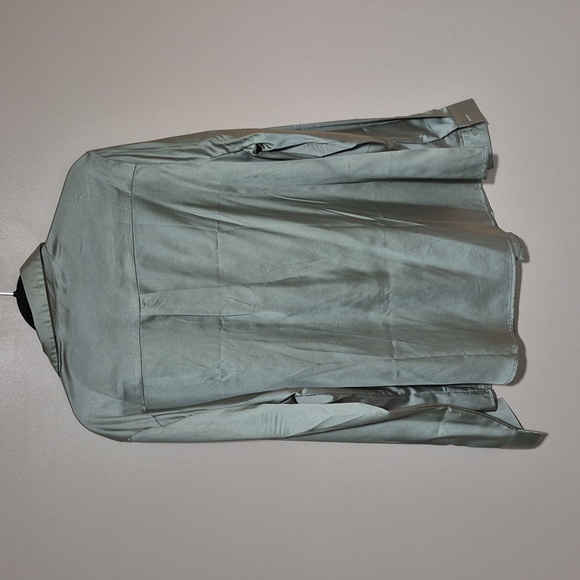 Sleek Green Button-Up Shirt - Picture 3 of 5